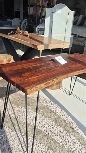 Bring a touch of nature to your workspace. Our Live Edge Office Desk is more than just a table—it’s a work of art. Featuring rich, warm wood tones and a unique organic edge, it’s paired with sleek metal legs for that perfect industrial-modern look. Details you’ll love: Authentic live edge for a one-of-a-kind finish. Built-in storage drawer to keep your essentials organized. Deep wood grain that adds instant character to any room. Elevate your productivity at ARD2K Furniture Gallery. 📍 16 Dunrob