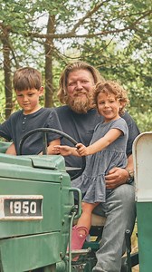 Gently cooked fresh-frozen dog food. At Bonnihill Farms, goodness starts at home. When we set out to do the best in fresh frozen dog food, we went back to our roots and five generations of food and farming. | Fromm Family Foods