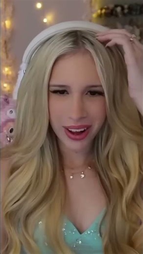 Roblox Gameplay: Smug Faces, Laughing Deer, and Coconut Tree Chaos! #shorts