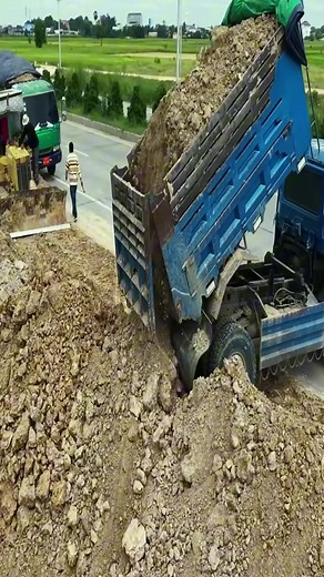 🚧 Future loading… Mini Dozer speeds up new landfill!
