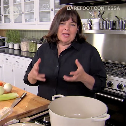 Ina’s rule for great chowder? Chunky veg, and ALWAYS fresh clams 🥣🦪 #BarefootContessa | Food Network UK