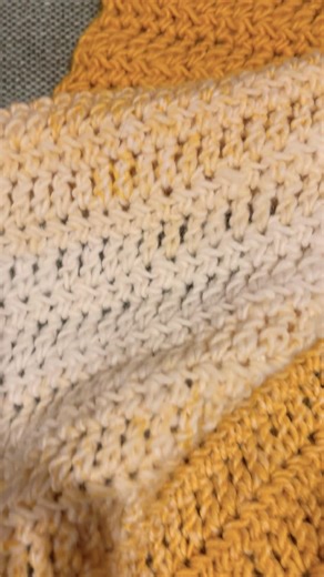 Crochet Easy Infinity Scarf. #scarf #crochet #diycrochet #yarnlove #crochetshorts