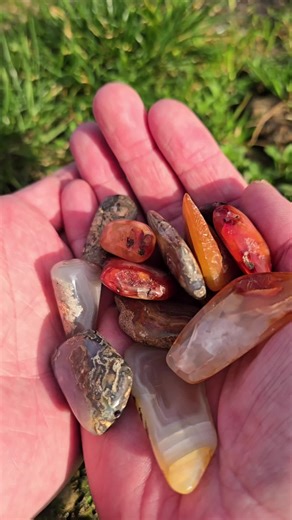 Transforming Agates and Carnelian into Stunning Pendants