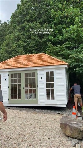I’ve been dreaming of the day our garden home office would arrive!