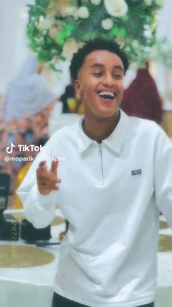 ‏Jaas oo shaqayso 🤍😂