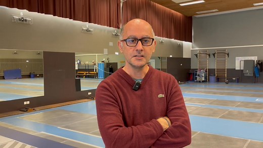 🎥 Focus sur la formation DEJEPS – Haut Niveau Le DEJEPS est un diplôme d’État de niveau 5, organisé par l’Institut de Formation de la Fédération Française d’Escrime (IFFE). Il délivre le titre de Maître d’Armes, ouvert aux candidats français et étrangers. Cette année, 12 athlètes de haut niveau ont suivi un parcours exigeant alliant performance sportive et formation professionnelle, qui s’est achevé hier. Pensée pour les sportifs en activité, la version "Haut Niveau" de la formation propose un