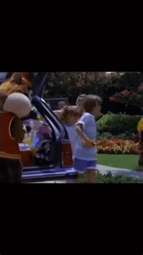 This video is bringing back all the 90s feels ❤️😃🏰 | Days Gone Disney