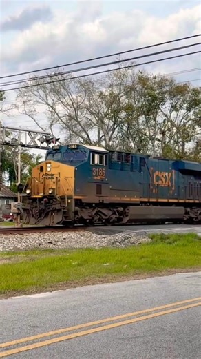 CSXT 3185 leads solo on CSX W031-24 with a RL K5HL on 02/25/2026 #Shorts #train