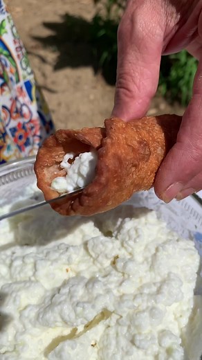 The sound of the nature the sound of the food the Sound of the Sicilian language . Simple life = Sicily ❤️ @nicolaseats 🎥 #sicily #italy