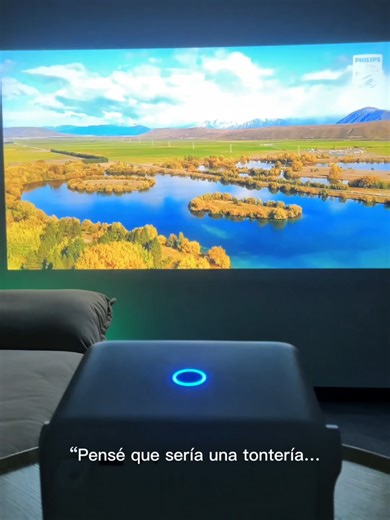 Transforma cualquier pared en tu propio cine en casa 🎬✨ Este proyector Magcubic L018 convierte tu habitación en una pantalla gigante para: ✔️ Películas y series ✔️ YouTube y TikTok ✔️ Gaming en pantalla grande ✔️ Ambientes visuales (paisajes, galaxias, relax) 🔹 Enfoque automático 🔹 650 ANSI lúmenes (imagen brillante) 🔹 Android 14 integrado 🔹 WiFi 6 Bluetooth 🔹 Google Assistant 🔹 Sonido HiFi incorporado 🔹 Diseño giratorio 360° 🔹 Hasta 130” de pantalla Ideal para noches de película, relax