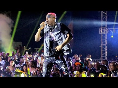 Ruger's outstanding live performace left girls wanting