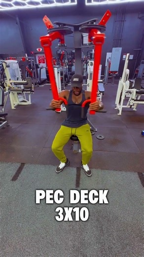 Quick chest pump using proper form & control 💪 #chestworkout#chest #bodybuilding #fitness #train