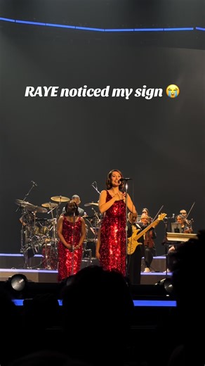 RAYE Acknowledges My Sign at the Concert