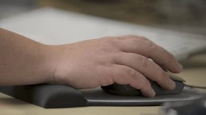 「オフィスの設定でコンピュータのマウスを使って手を接写すること」の動画素材（ロイヤリティフリー）3624007659 | Shutterstock