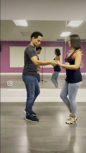 Salsa Hand 🖐️ Tips for Smooth Connected Turns