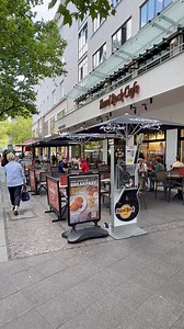 Kurfürstendamm - Hard Rock Cafe #berlin #kurfürstendamm #kudamm #schöneberg #charlottenburg #hardrock #HardRockCafe #berlincity #hauptstadt #germany | Berlin experience
