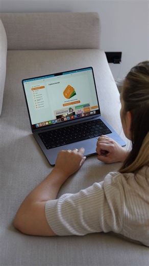 Tėveliai, norite sutaupyti? Prisijunkite prie programos „Gintarinė vaikystė“! 😍 Lojalumo programa, skirta tėveliams, auginantiems vaikus iki 11 metų, suteiks ne tik šūsnį papildomų nuolaidų, bet ir su pirmuoju apsipirkimu bus galima išsirinkti dar vieną patinkančią prekę vos už 0,01 Eur. 🧡 Atraskite ilgalaikes vertes šeimos sveikatai fizinėse vaistinėse ir internetu: 🟠 asmeniniai pasiūlymai; 🟠 ilgalaikės nuolaidos; 🟠 džiuginančios dovanos; 🟠 lojalumo taškų kaupimas. Kaip tapti nariu? ✔️ Pr