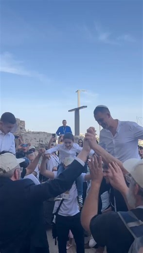 JLI's Land and Spirit Solidarity Mission to Israel celebrated a Bar Mitzvah with a young boy who had been evacuated from his home following the attacks, dancing with him on their way to the Kotel. | JLI - The Rohr Jewish Learning Institute