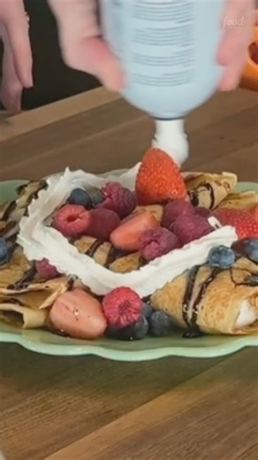 Ree uses a pantry staple to make the easiest shortcut crepes (!) filled with whipped cream cheese and topped with chocolate syrup 😍 Get more recipes from The Pioneer Woman - Ree Drummond, Saturdays at 10a|9c and stream it on Max: https://streamonm.ax/49k0byb! #StreamOnMax Listen to The Pioneer Woman - Ree Drummond podcast wherever you get your pods: https://foodtv.com/3I7OOh4 Get the recipe: https://foodtv.com/3QVRobj | Food Network