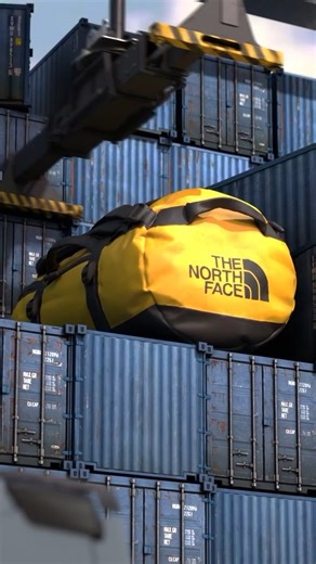 Icónico. Resistente a toda aventura. Casi indestructible. Nuestro Base Camp Duffel es el bolso de viaje perfecto #Neverstopexploring 🏔 *Contenido generado por IA. | The North Face