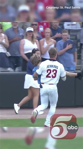 Top Twins prospect Walker Jenkins helps fainting child before St. Paul Saints game