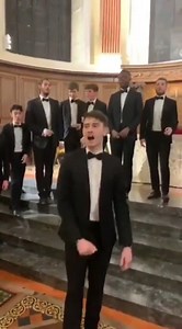 A cappela brilliant! From Trinity College Dublin here's the Trinitones (themusicman.uk/trinitones) singing 'live' 'Never Gonna Give You Up'! These boys don't need backing music. Great harmonies! Check them out: Trinitones For more great videos: https://themusicman.uk | The Music Man