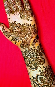 Latest arabic mehndi design #henna #mehndi #hennadesign #mehndidesign #art #mehndiart #hennaart #bloomingideas #mehndiartist #hennaartist #bridalmehndi #bridalhenna #gorgeoushenna #gorgeousmehndi #latestmehndi #latesthenna #indoarabicmehndi #arabicmehndi #arabichenna #uniquehenna #uniquemehndi #fronthandmehndi #fullhandmehndi #weddingmehndi #floralmehndi #floralhenna #facebookmehndi #mehndivideos #mehndilovers | Blooming ideas