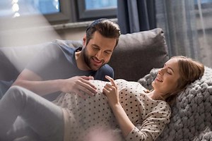 When to Announce Pregnancy: Guide for Moms-To-Be