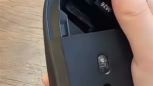 联想（Lenovo）G5000无线鼠标，静音按键设计，适合办公室或居家使用，手感舒适，续航持久，操作流畅不卡顿，解决手指疲劳问题，日常办公效率提升明显。