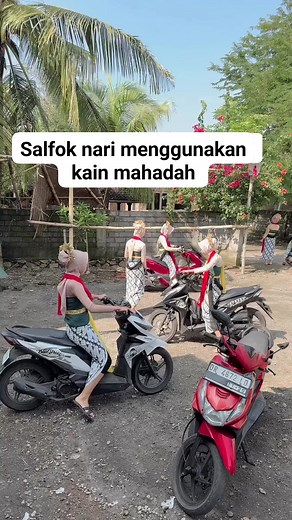 menari menggunakan kain motif mahadah itu. katanya itu kain persatuannya #menari #kainmahadah #reels | Fitri RahmayaniBeiq KamperPijot