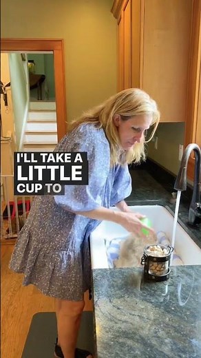 How to get poop off of your puppy’s butt 🐶💩