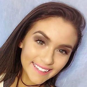 Sarah Toth Boyfriend 2025: Dating History & Exes - CelebsCouples