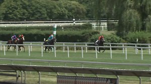 Horse racing returns to Arlington Park following COVID-19 closure
