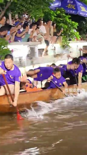 疊滘龍船漂移連細路都落場參戰！Even young kids join in Diejiao dragon boat drifting races!