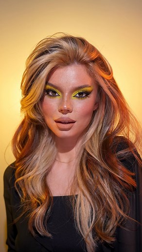 ANASTASILE 💋 on Instagram: "One more transition with this makeup and hair transformation ✨"