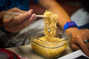 This is What Will Happen Inside Your Stomach When You Eat Instant Noodles - LifeHack