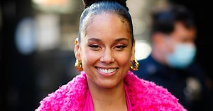 A 41 éves Alicia Keys apró bikiniben mutatta meg formás alakját