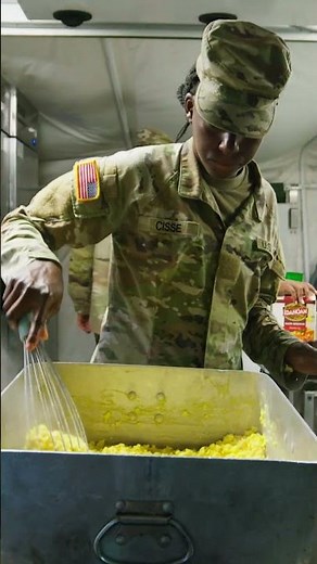 This is how army culinary specialists cook for 800 soldiers. #army #cooking #armyfood