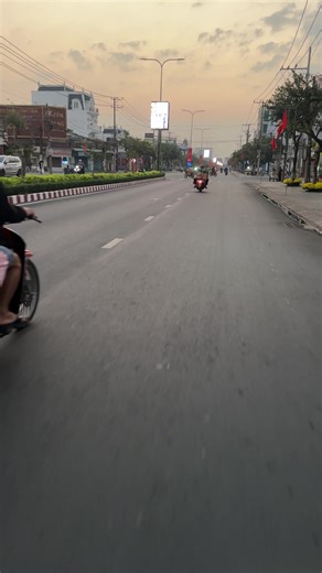 Xin đừng trách em thực dụng, em khổ nhìu rồi. Nên nếu ai không đủ bao dung, đủ cảm thông thì đừng đến gần em. Nói thì rất hay nhưng.hỏng ai làm được á. Em không còn đủ thời gian để đánh cược nửa @❣️Emss ở Bến Tre 🍀💰