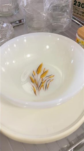 Vintage Fire-King milk glass bowls featuring the Wheat pattern. #vintage #midcenturymodern
