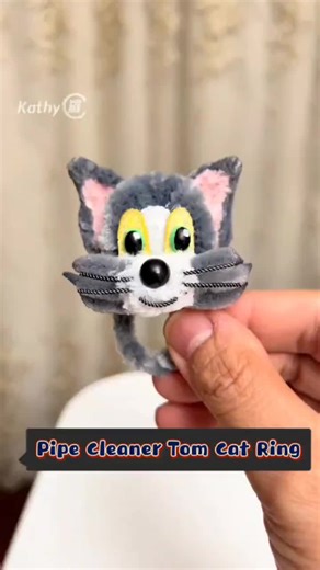 Make a tiny Tom Cat ring with pipe cleaners!Simple ,fun ,and totally adorable. For craft lovers.🐱🐱🐱#pipecleanercraft #tomcat #DIYcraft #handmadering #catcrafts