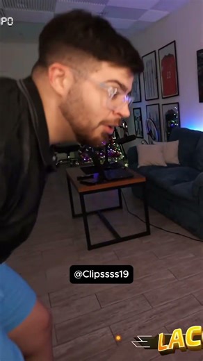 Lacobra se lastima el tobillo y rompe el microfono por imitar a Haaland 😭