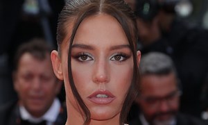 Adèle Exarchopoulos : torride en robe à épaules dénudées, l'actrice a enflammé le défilé Jacquemus aux côtés de Laetitia Casta
