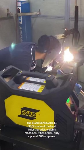 One of the best industrial stick welding machines out in the market. The ESAB Renegade ES 300i has a duty cycle of 40% at 300A and 100% duty cycle at 200A. #esab #esabwelding #esabrenegade #weld #welding #welder #weldingmachine #weldernation #weldingtiktok