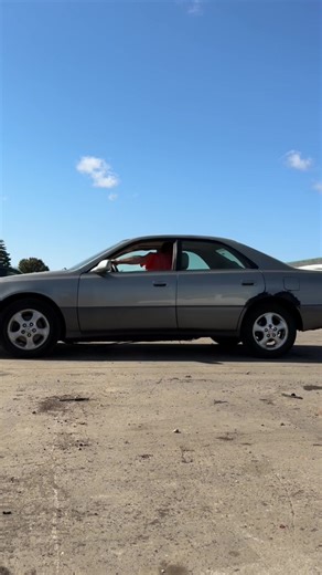 I just took this 1997 Lexus ES300 on its final ride #lexus #lexuses300 #reliablecar #cartok #autorecycling #junkyard #autopartscity