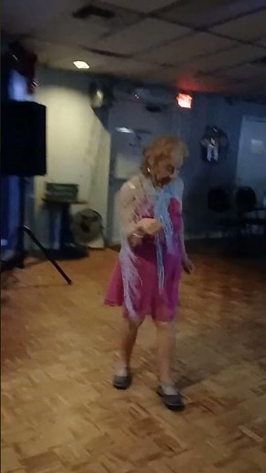 Alice Sjogren dancing to All You Ever Do Is Bring Me Down of The Mavericks-DJ Jude at solo Club Alb