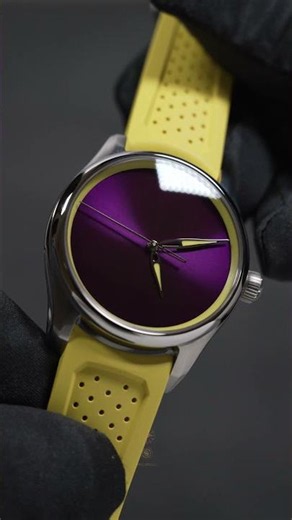 H. Moser & Cie. Pioneer Centre Seconds Sun Berry.