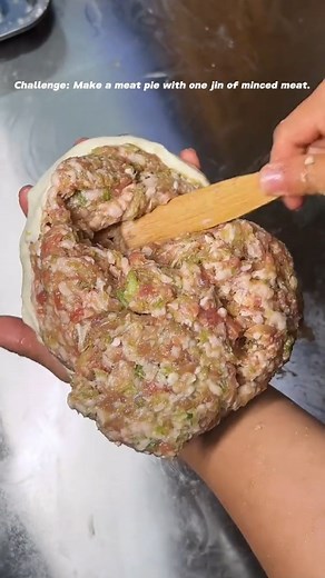2.7K views | Today‘s video is here. Challenge: Make a meat pie with one jin of minced meat. #handmade #reels #sleeping #delicious #food | Handmade Mimi | Facebook