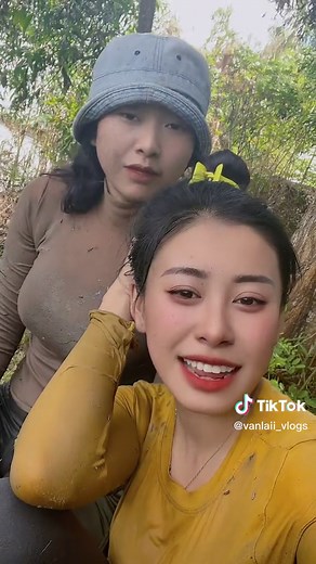 Nay 2 chị em đi mò cá #tết2023 #camvancogaimientay #68kiengiang