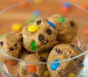 106K views · 568 reactions | You've got to try this healthy, on-the-go snack! Cookie Dough Energy Balls - see the full recipe at tipbuzz.com/cookie-dough-energy-balls Pin it: https://www.pinterest.com/pin/362610207483805713/ | TipBuzz | Facebook
